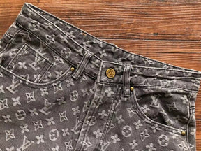 Calça Louis Vuitton Distressed Monogram Jeans