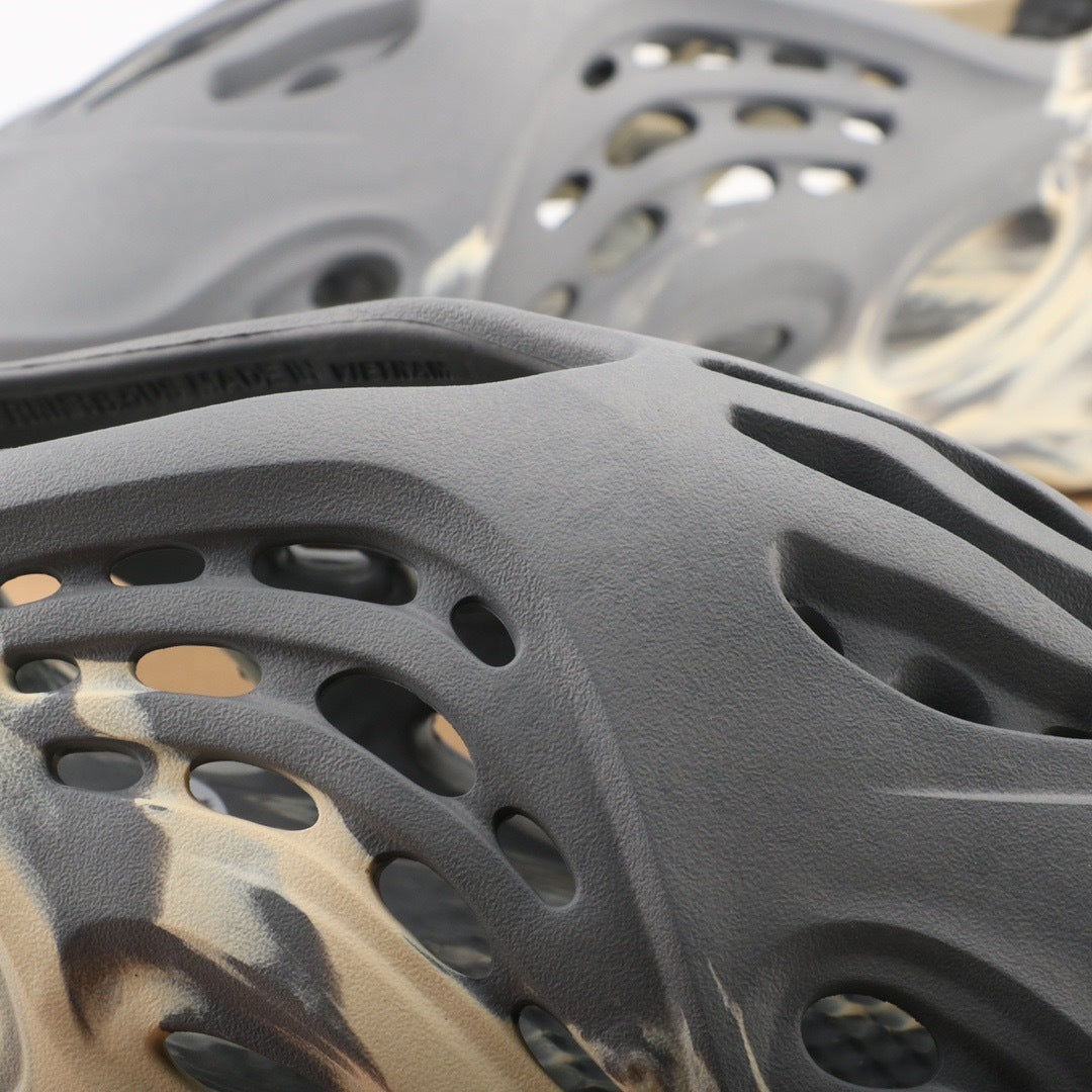 Adidas Yeezy Foam Runner MXT Moon Gray