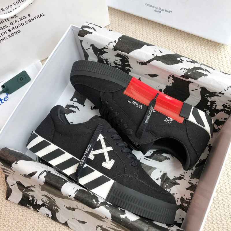 Tênis Off-White Vulcanized Low Canvas Black