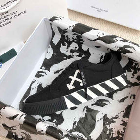 Tênis Off-White Vulcanized Low Canvas Black