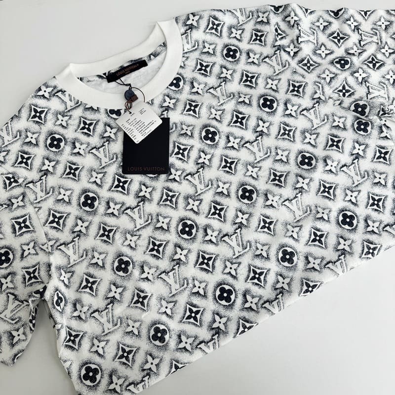 Camiseta Louis Vuitton Monogram White Deep Black