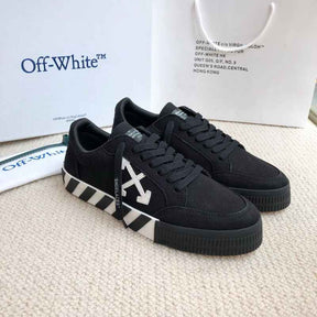 Tênis Off-White Vulcanized Low Canvas Black