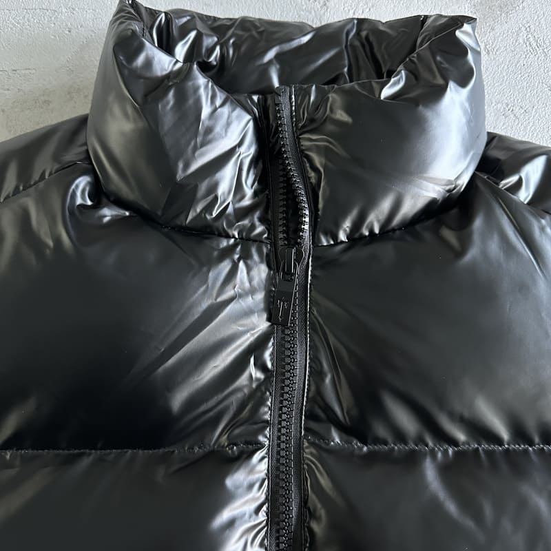 Jaqueta Trapstar Irongate Embossed Puffer Preta