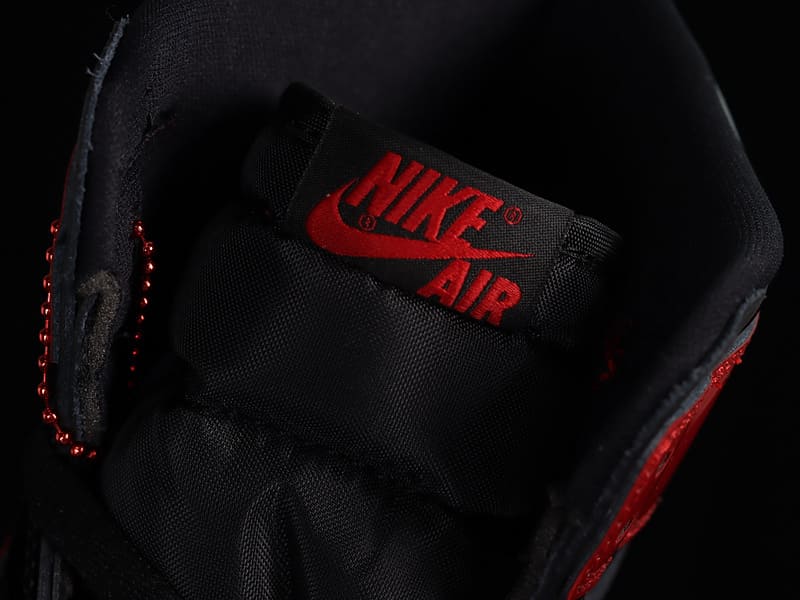 Air Jordan 1 High Patent Bred