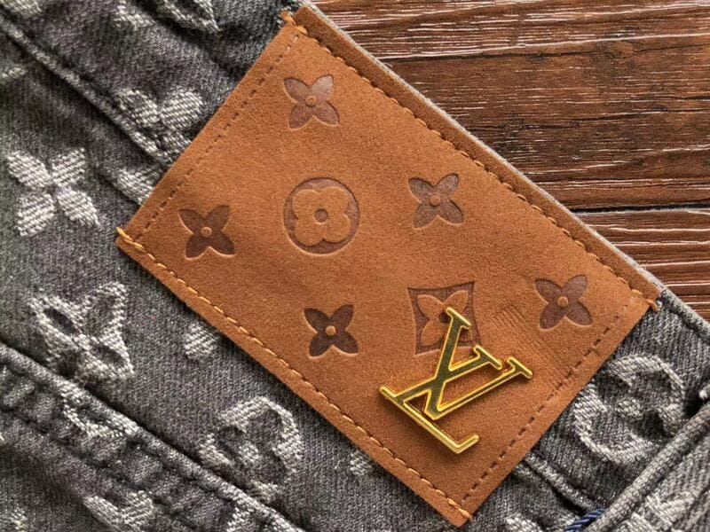 Calça Louis Vuitton Distressed Monogram Jeans