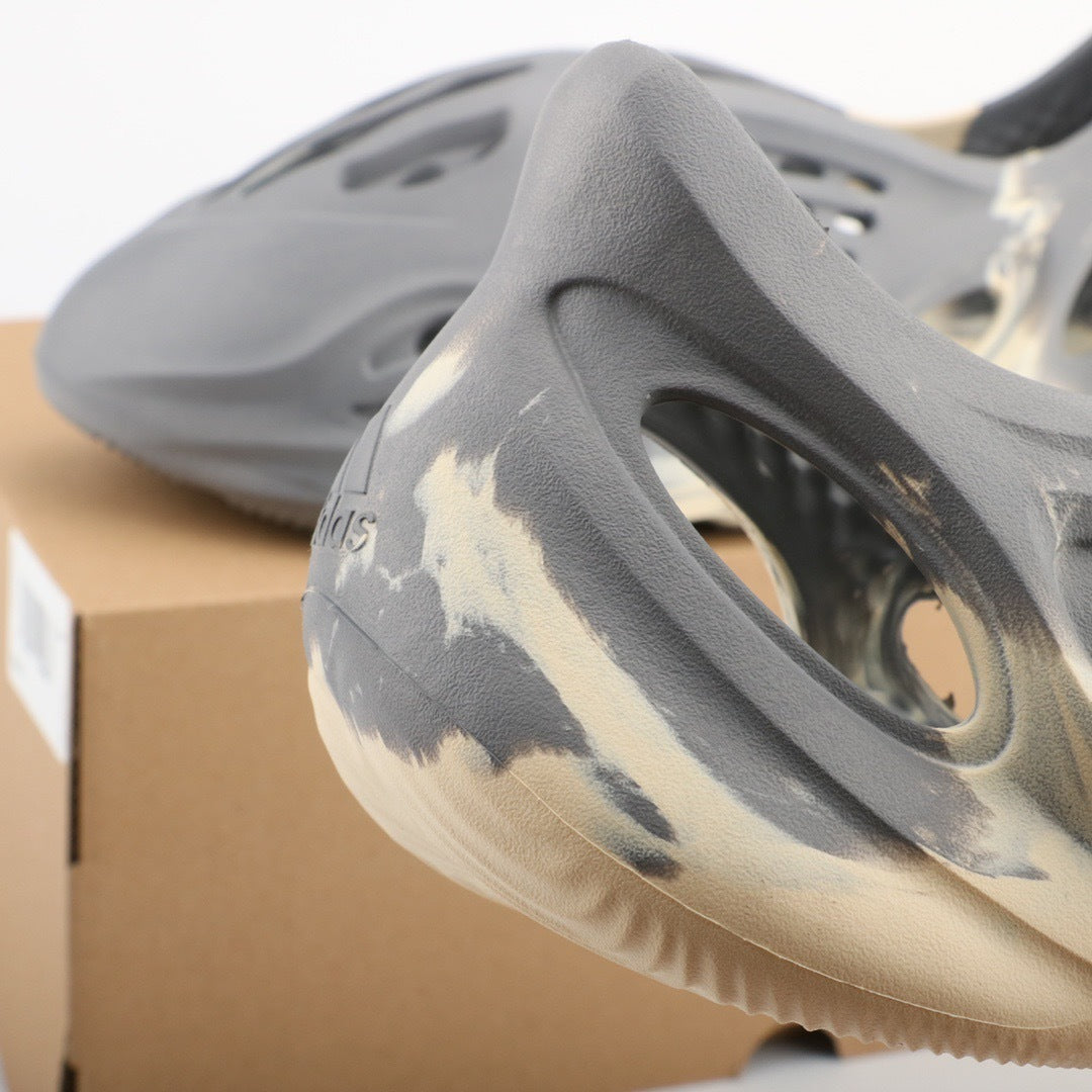 Adidas Yeezy Foam Runner MXT Moon Gray