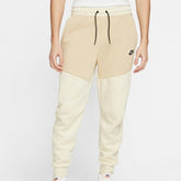 Calça Nike Tech Fleece Creme