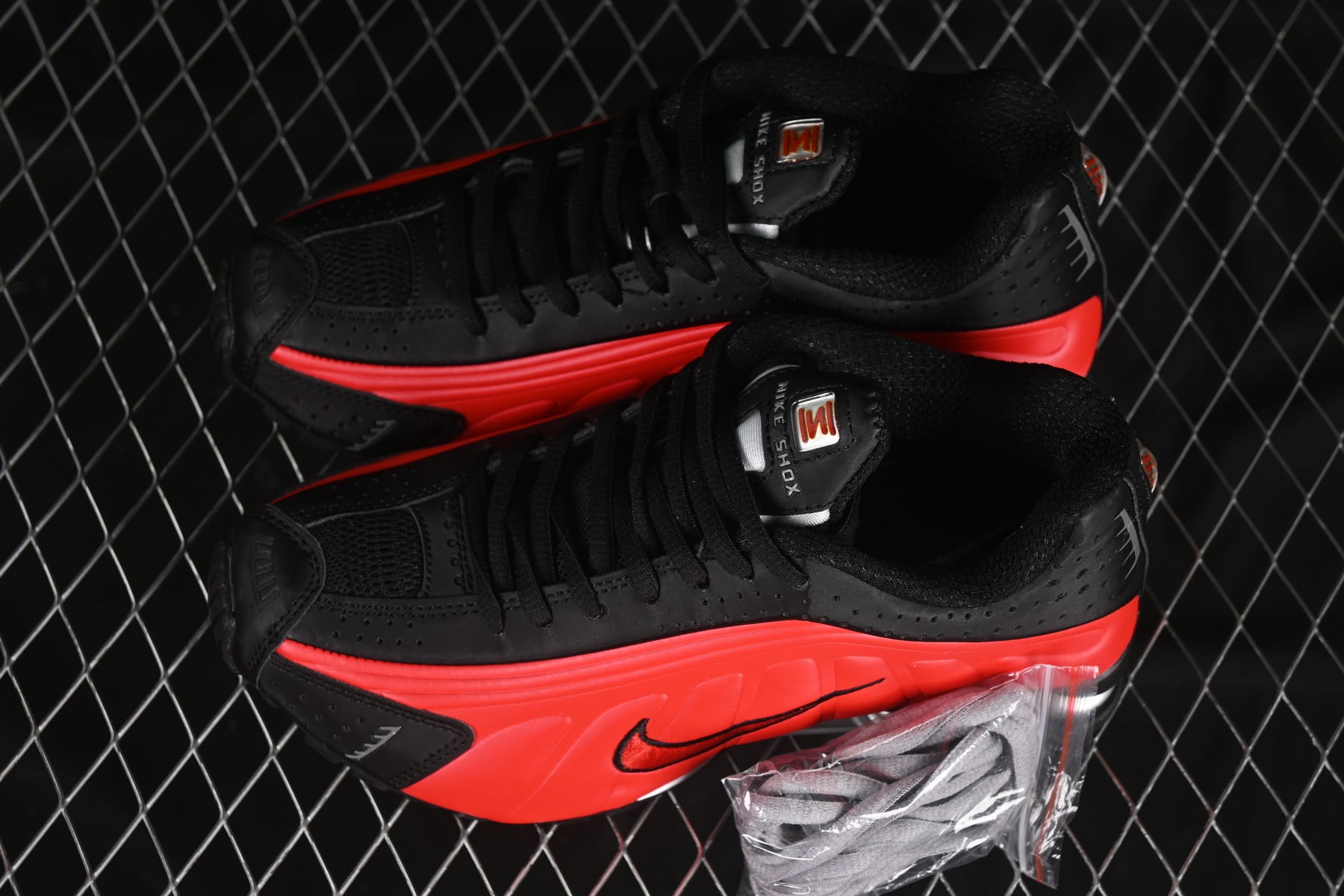 Nike Shox R4 Black Red