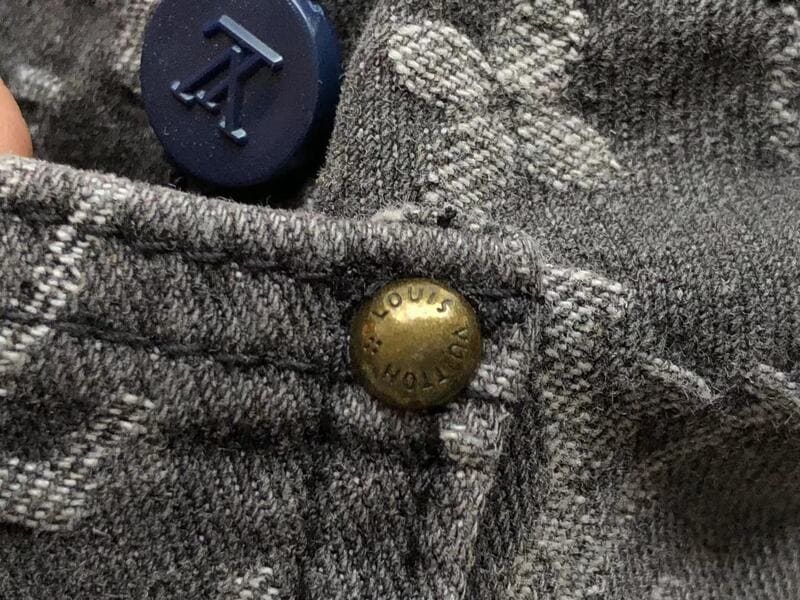 Calça Louis Vuitton Distressed Monogram Jeans