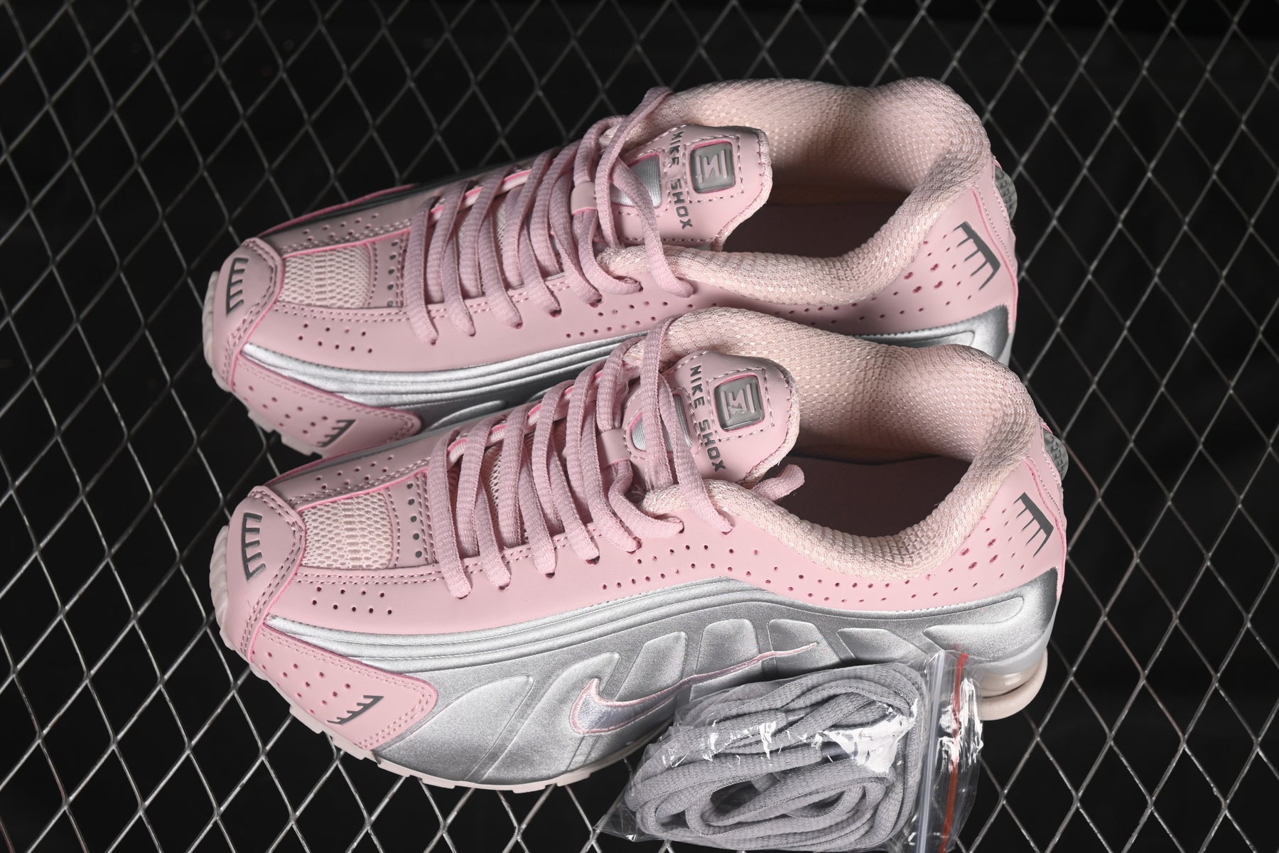 Nike Shox R4 Barely Rose