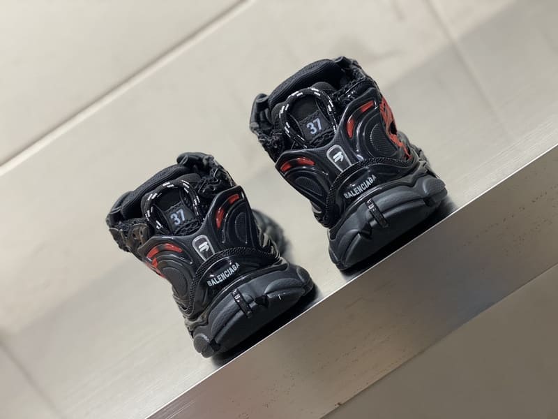 Balenciaga Runner Graffiti Sneaker in Black