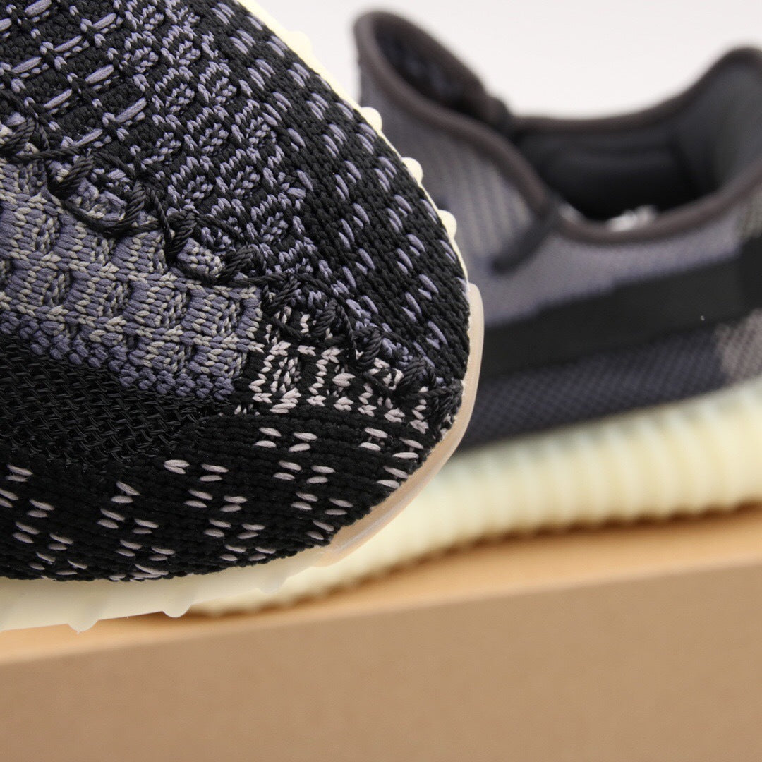 Adidas Yeezy 350 V2 Carbon