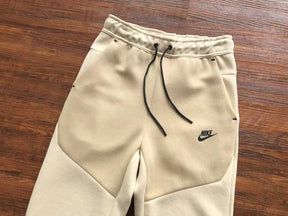 Calça Nike Tech Fleece Creme