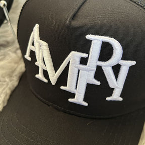 Boné Amiri Trucker Staggered Logo Preto